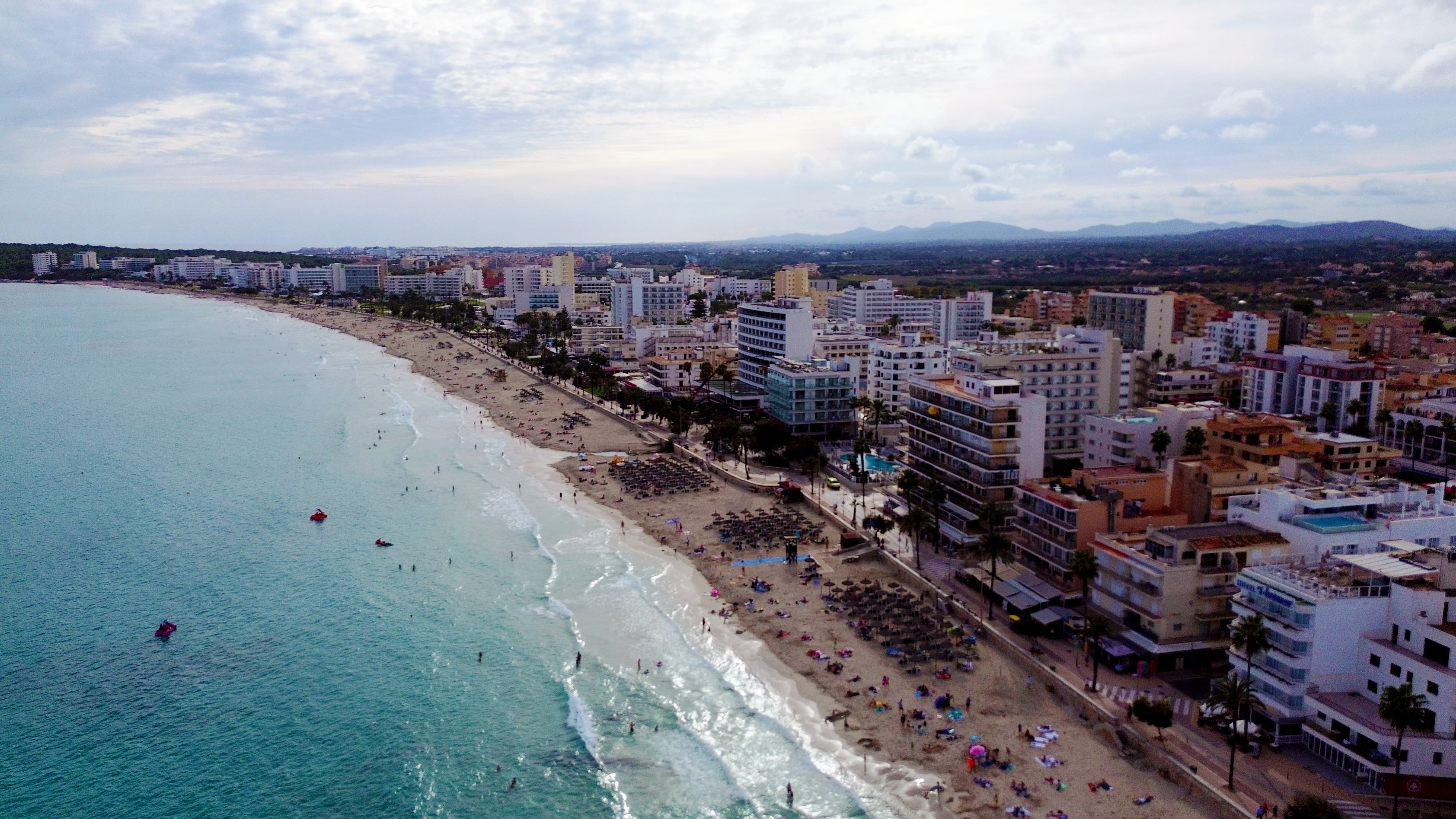Dronefoto over Cala Millor strand